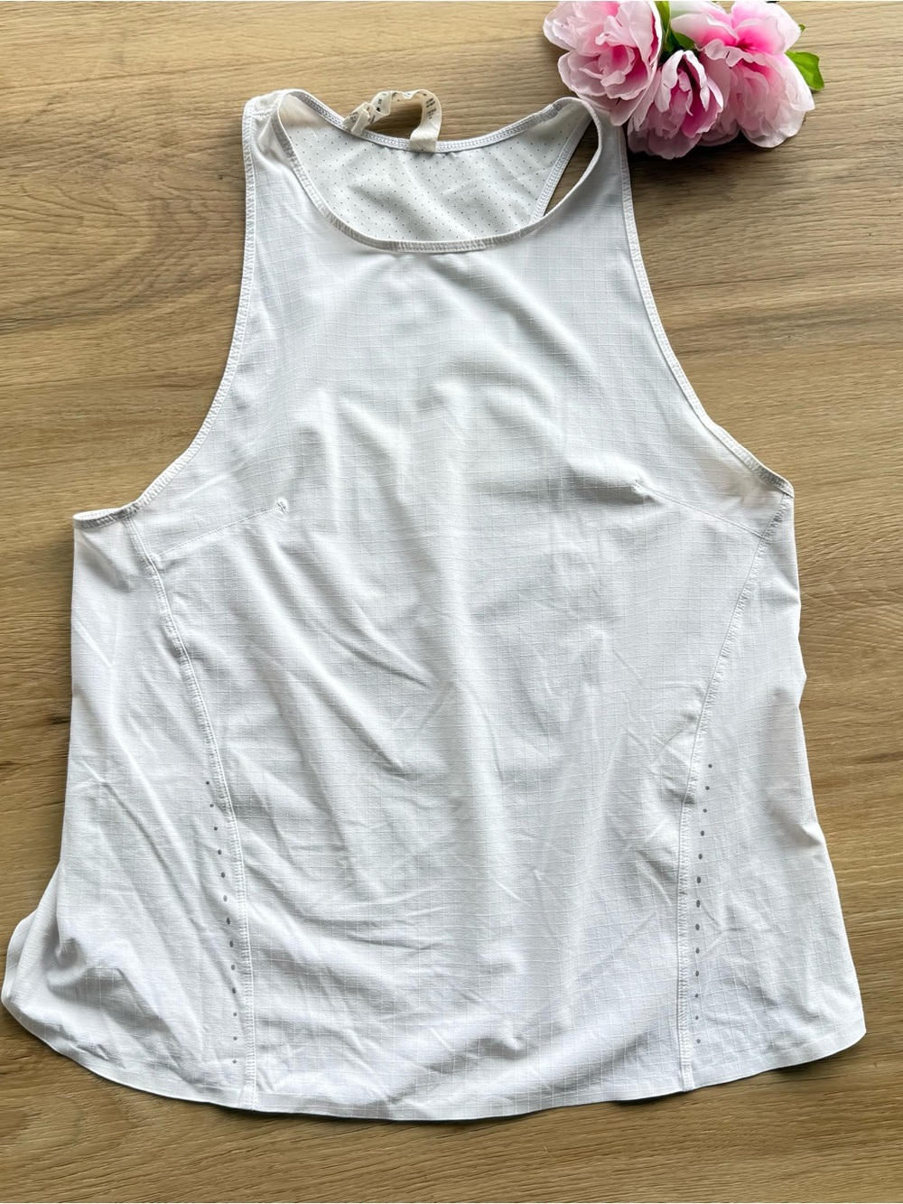 lululemon athletica White Racerback Performance Tank mesh sz 4 logo crew neck